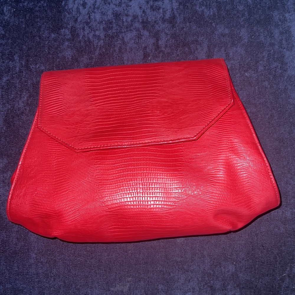 RED PURSE - Picture 2 of 6